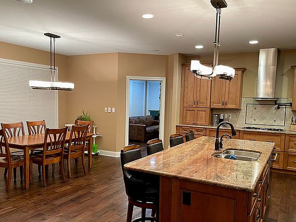 2nd image of 3455 Campania Dr