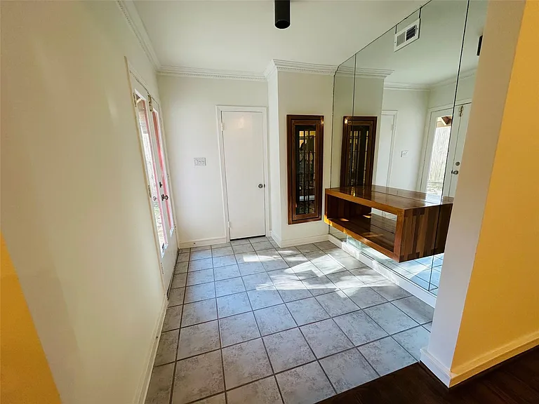 2309 Sheridan St — Photo 9