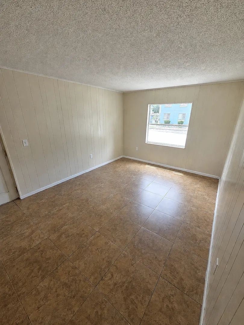 927 N. Iowa B - 10 — Photo 4