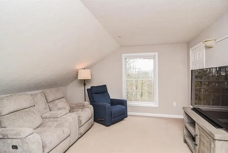 14 Georgetowne Dr — Photo 20