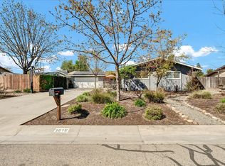 3010 W Royal Oaks Dr, Visalia, CA 93277