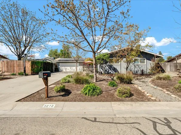 3010 W Royal Oaks Drive, Visalia, CA 93277