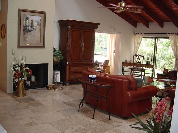 4th image of 706 Foxpointe Cir