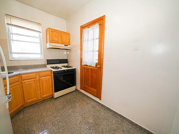 5th image of 2059 36th St #2
