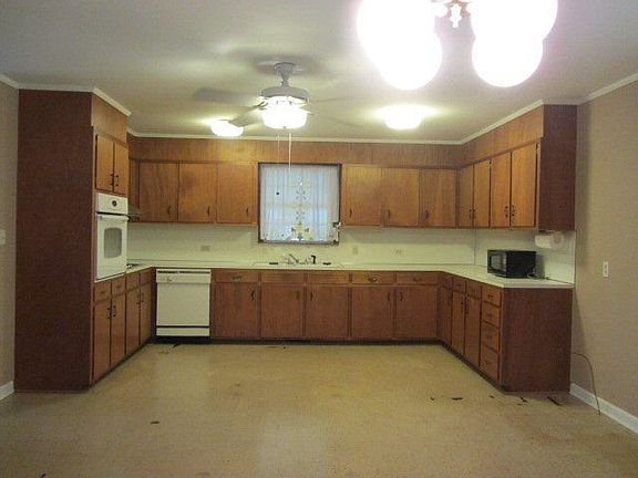 5th image of 215 Highland Ave