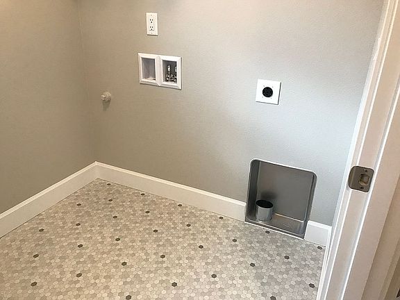 4th image of 9512 NE 166th Ave