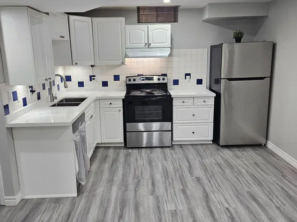 1796 Silver Maple Dr, Pickering, ON L1V 6Z3