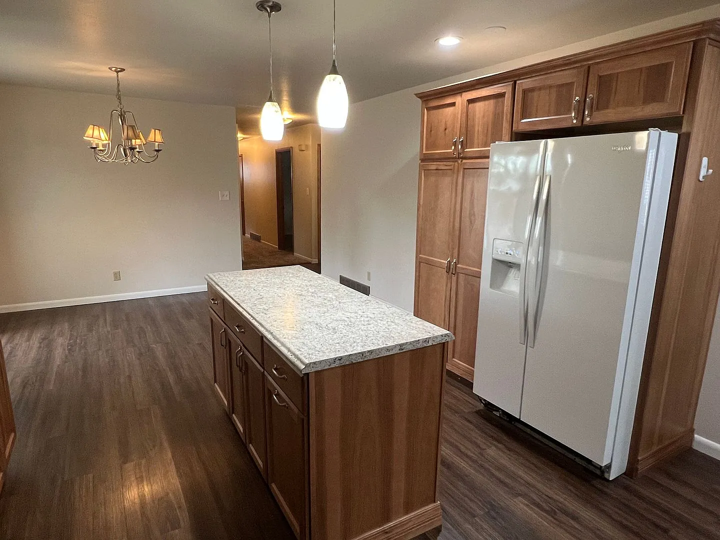 Beautiful 4bdrm Home In Johnstown Avail NOW! — Photo 2
