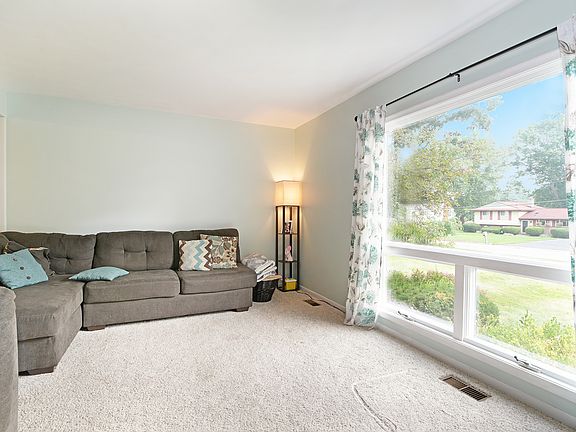 5th image of 3234 Moraine Dr