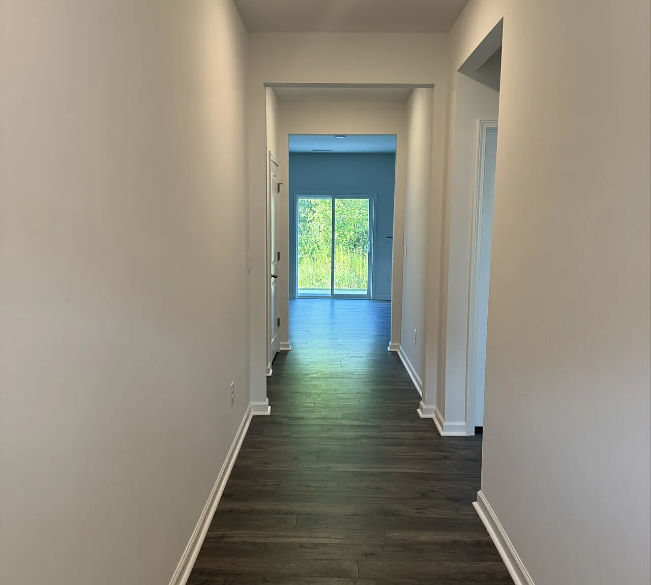 5 bed, 2818 sqft, $2,400 — Photo 2