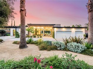 22935 Oxnard St, Woodland Hills, CA 91367