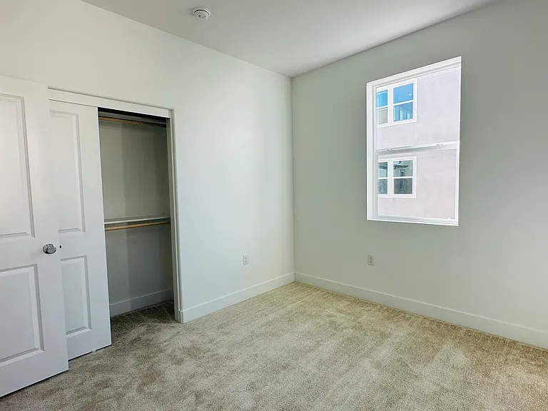 454 Lobata — Photo 11