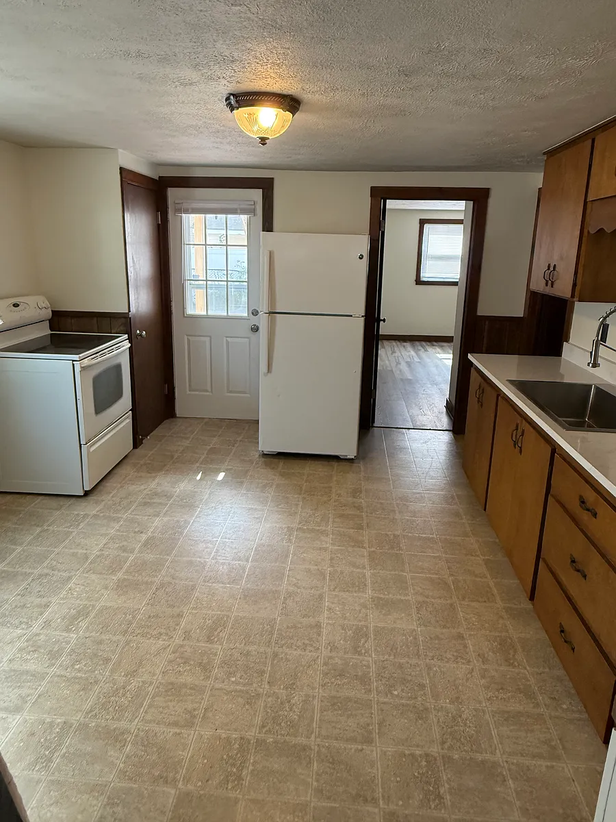 Building Photo - 120 Pleasant St #120A
