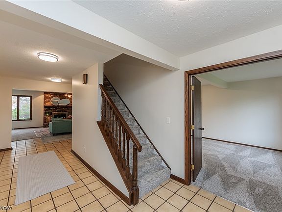 3rd image of 984 Meadowlark Ln