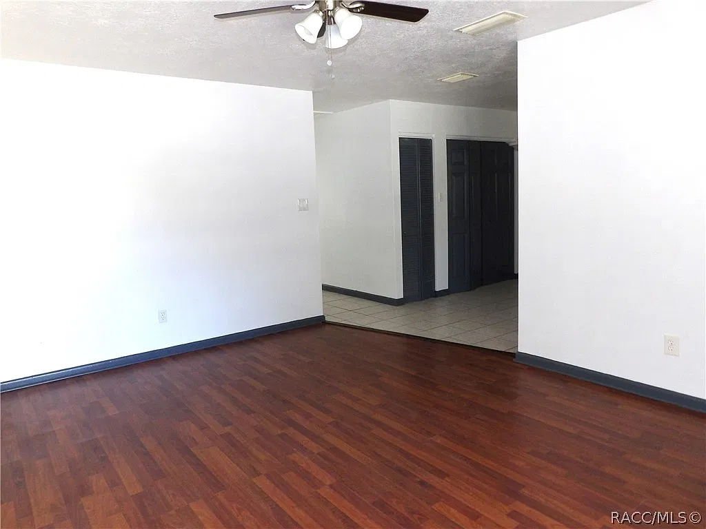 3 bed, 1056 sqft, $1,400 — Photo 3