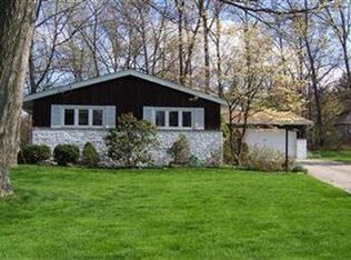 6533 Tanglewood Ln, Seven Hills, OH 44131