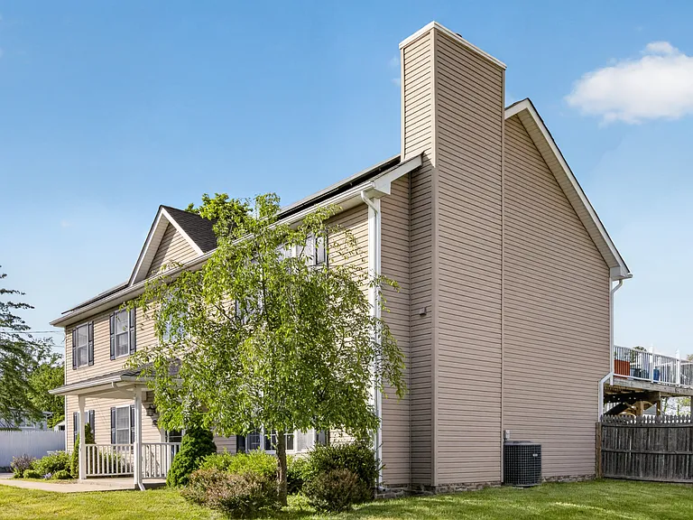19 Hilltop Pl — Photo 3