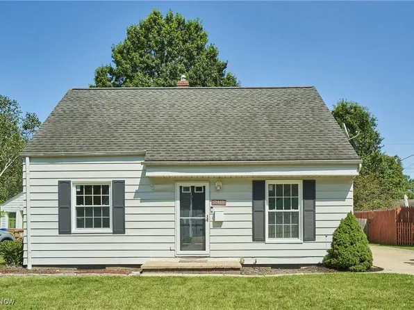 2417 Parkview Dr, Cuyahoga Falls, OH 44223
