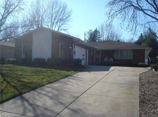 7124 Laura Lee Ln, Seven Hills, OH 44131