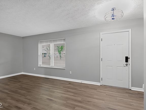 3rd image of 10211 Meadowlark Dr