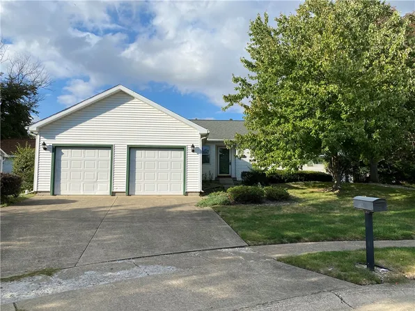 705 Timothy Cir, Charleston, IL 61920