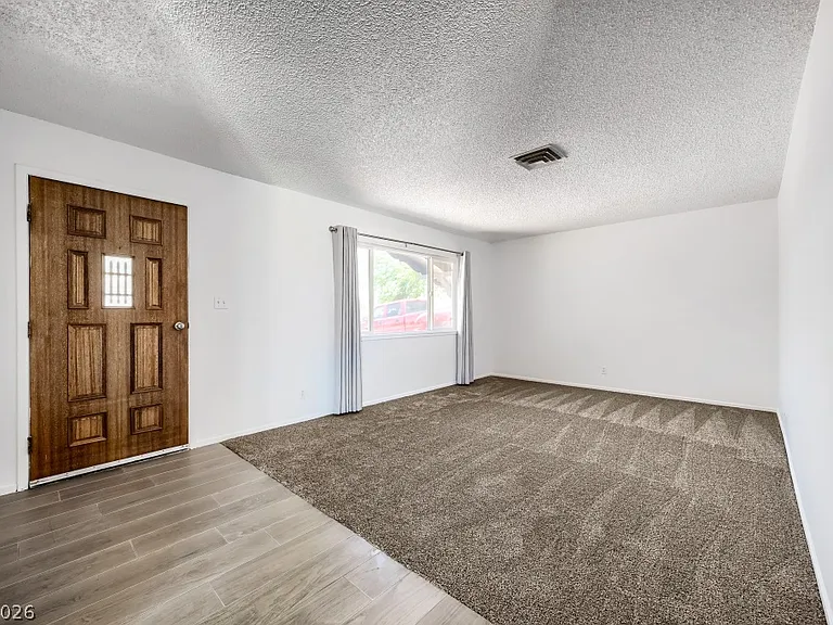 823 Center St — Photo 7
