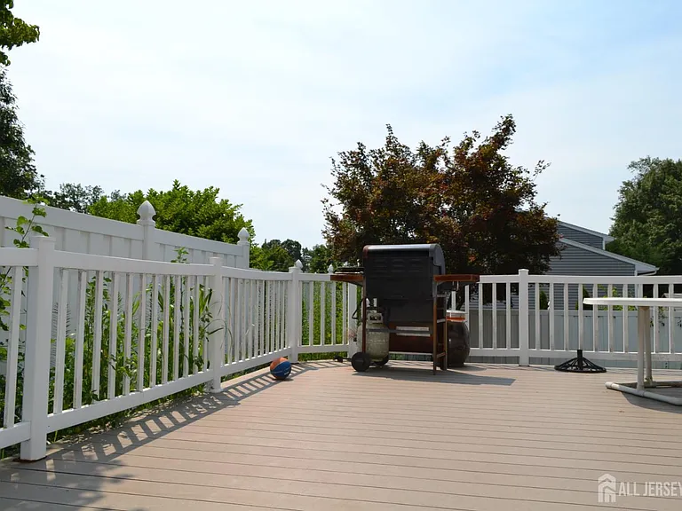 2 Albemarle Rd — Photo 22