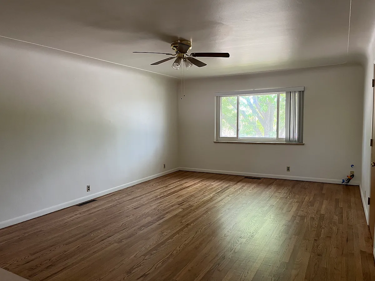 Building Photo - 259 S 10th Ave #1