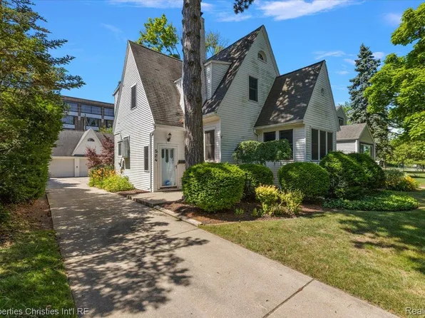 524 Oakland Ave, Birmingham, MI 48009