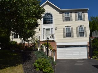 6031 Hawthorn Dr, Coraopolis, PA 15108