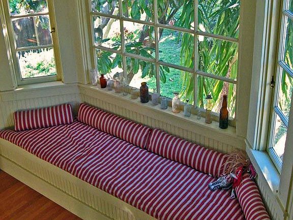 Window seat in breakfast nook