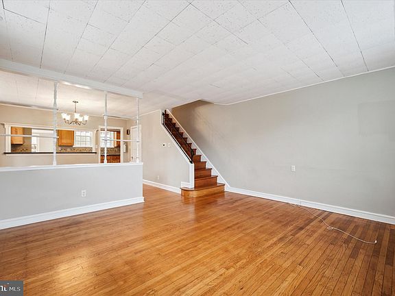 3rd image of 265 W Essex Ave