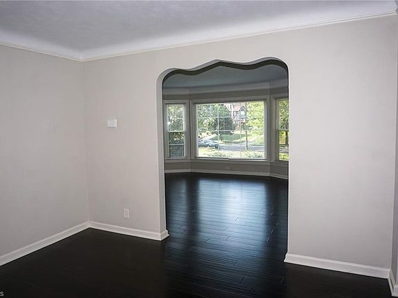 3rd image of 17626 Lomond Blvd