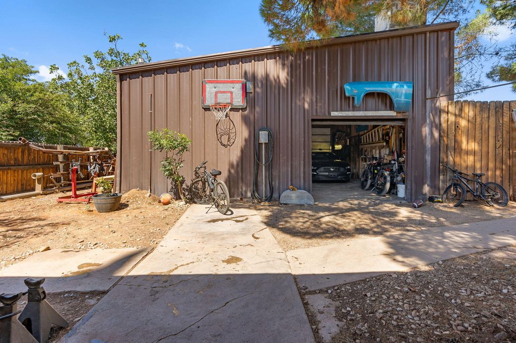385 N State St, La Verkin, UT - View 5