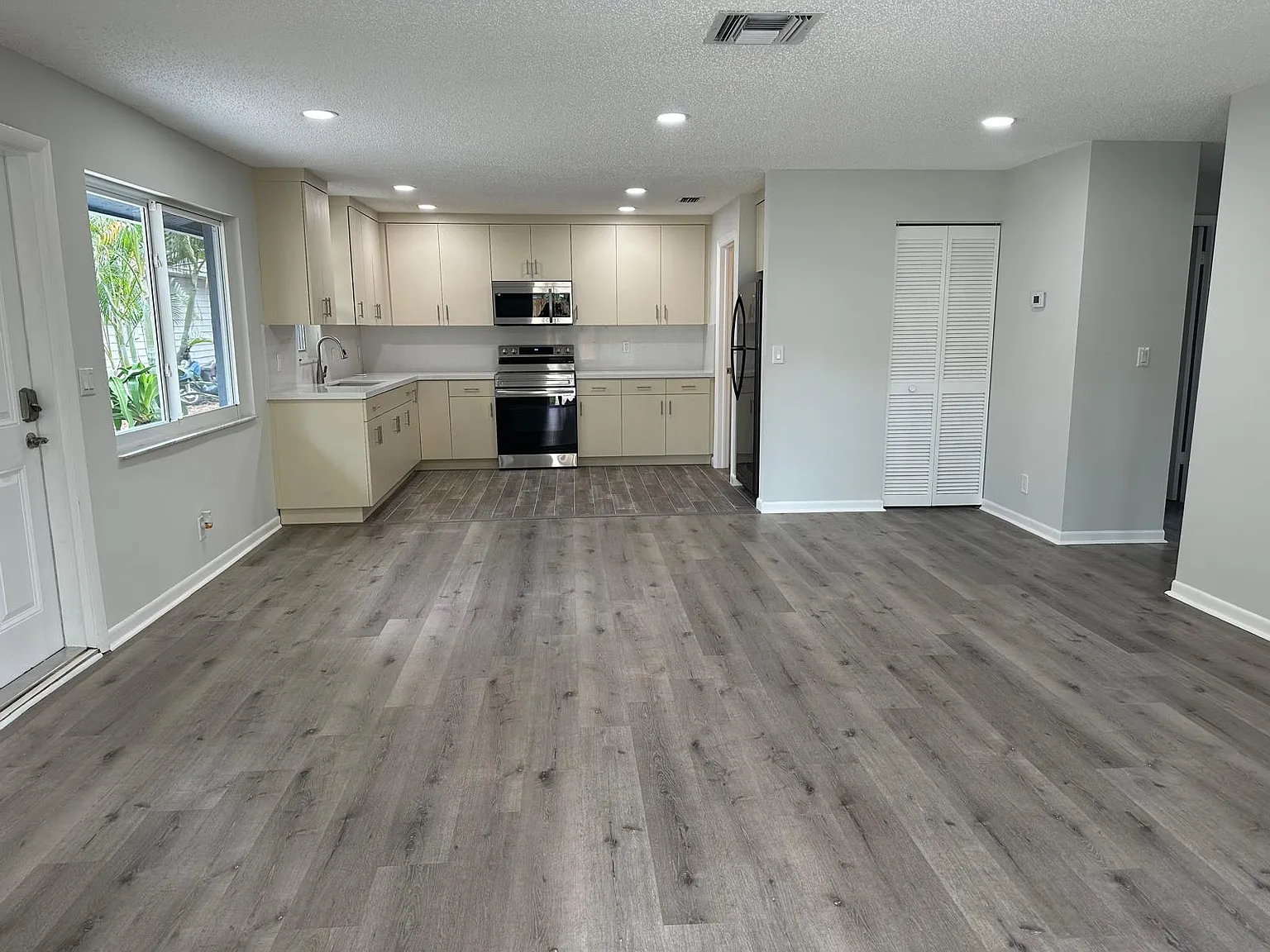 2 bed, 1000 sqft, $2,850 — Photo 4