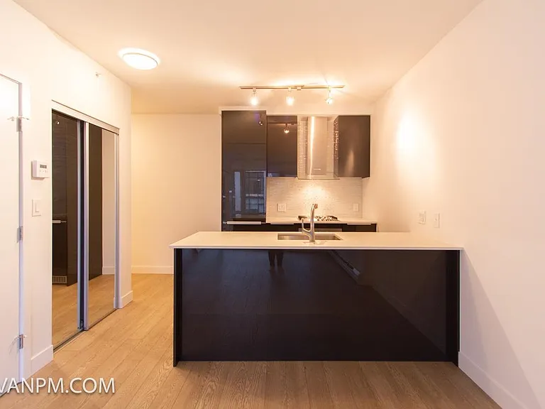 1283 Howe St #701 — Photo 19