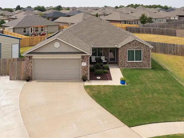 1003 N Scouts Court Way, Mustang, OK 73064
