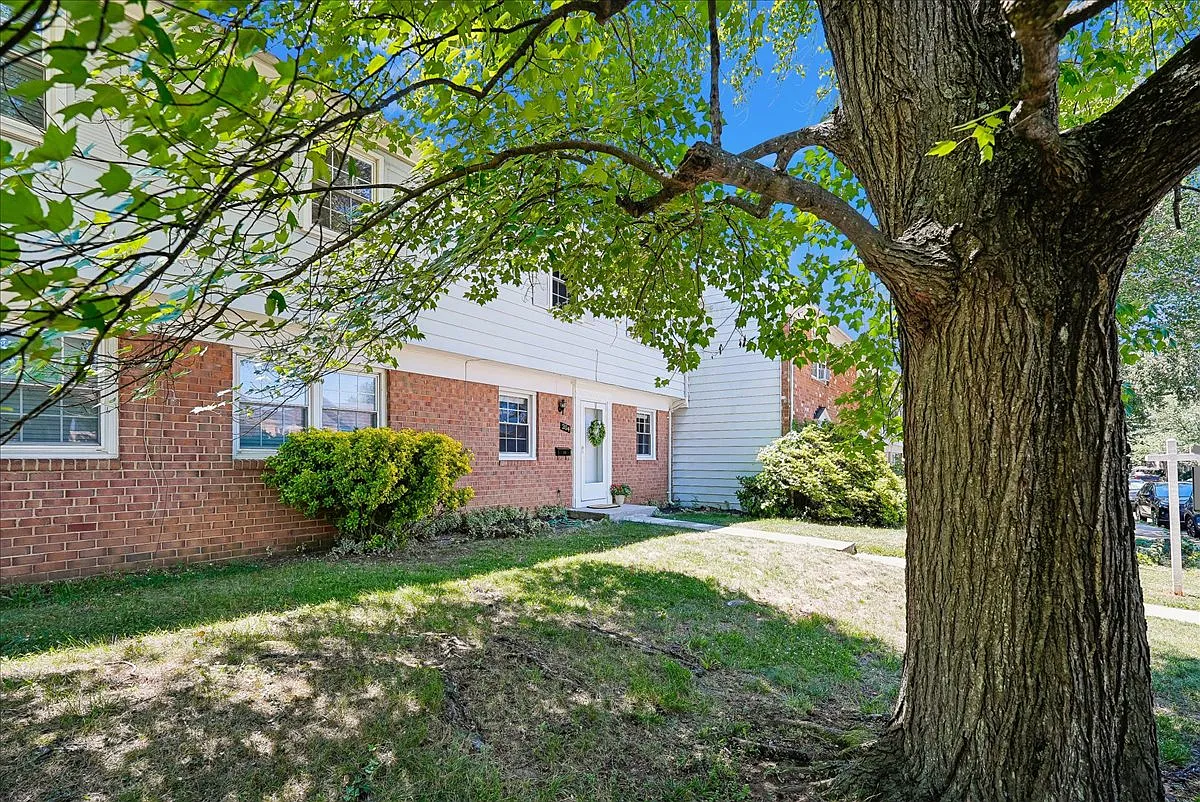 4 bed, 1440 sqft, $2,700 — Photo 2