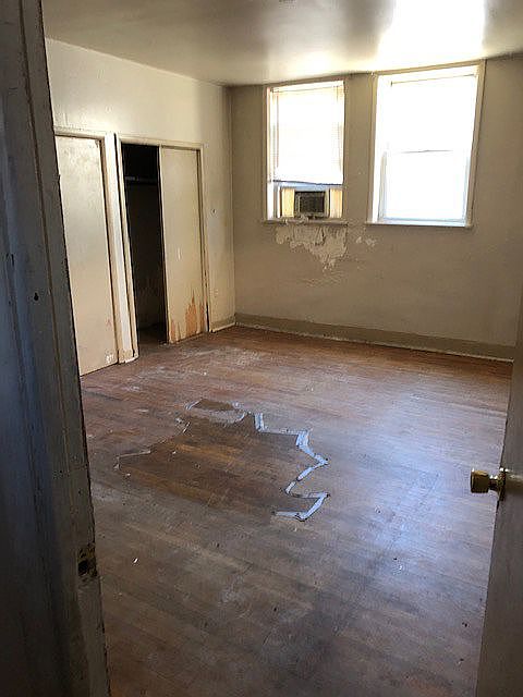 2nd image of 1901 S 6th St