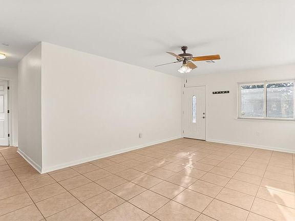 2nd image of 861 Oakwood Dr