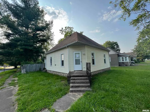 701 N 16th St, Herrin, IL 62948