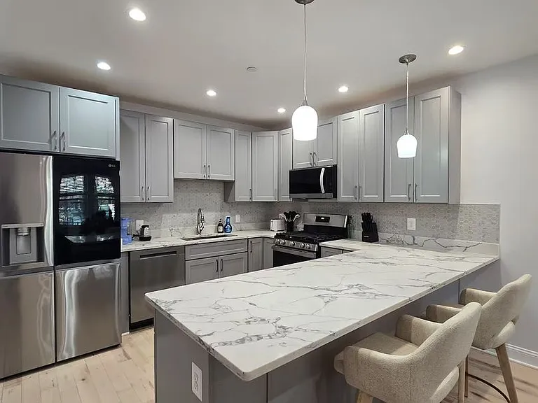 1331 Queen St NE — Photo 11