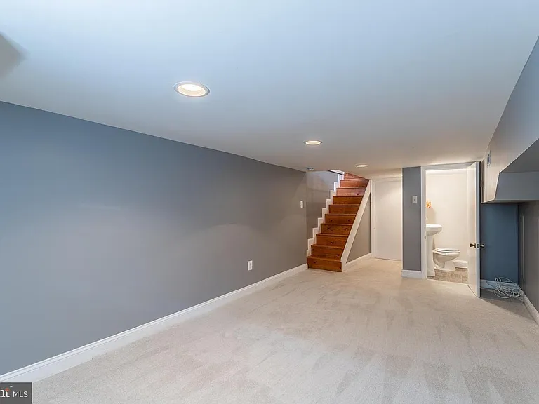 723 S Decker Ave — Photo 8