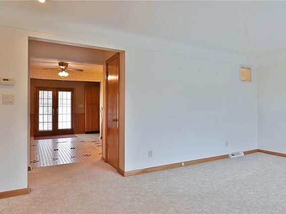 4th image of 2242 Breezewood Dr