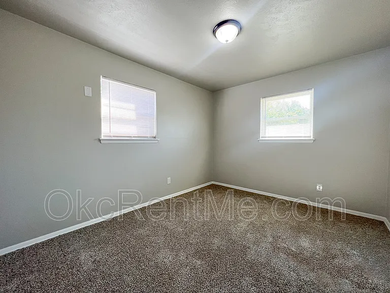 1900 N Mitchell Dr — Photo 26