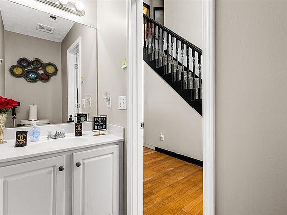 3rd image of 159 Jenna Ln