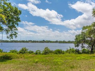 9827 Oyster Point Ln, Micco, FL 32976