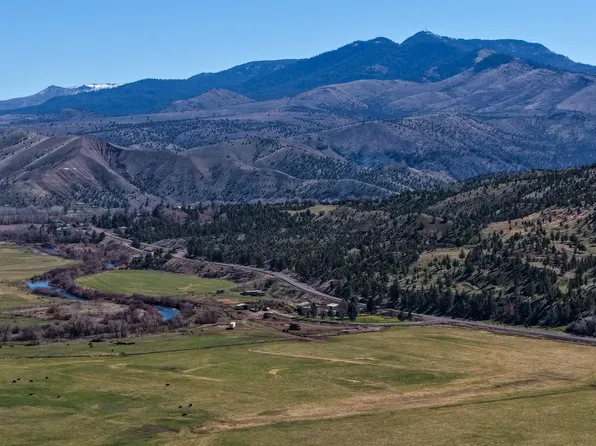 44011/43877 W Highway 26, Dayville, OR 97825