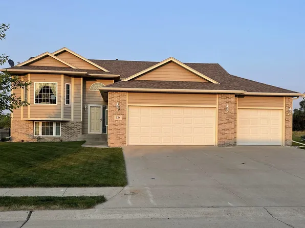 724 Prairie Blvd, Dakota Dunes, SD 57049