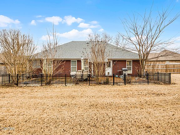 3rd image of 4 Grove Hill Ln